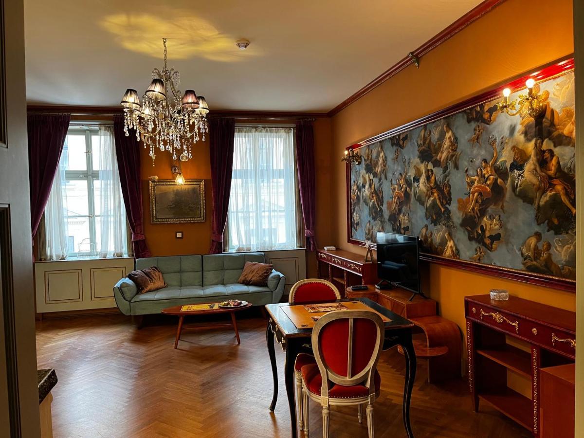 Le Papillon De Boheme Prag